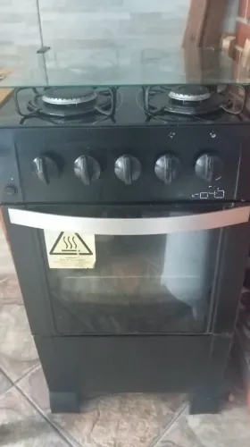 Vendo fogão quatro bocas com tamo de vidro.
