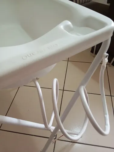 Banheira de bebê com suporte