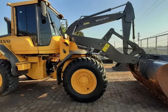 Pá carregadeira volvo l60f ano 2020