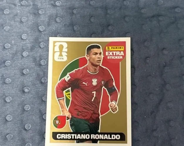 Cristiano Ronaldo dourado extra sticker 2026