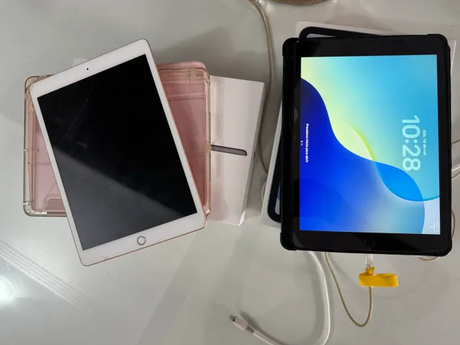 02 - iPad 8ª Geração 32GB Wi-Fi - Preto / Rose