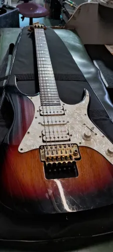 Guitarra ? Gölden gh200