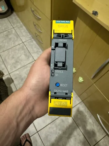 Relé de segurança Siemens - Programável