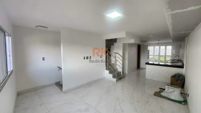 Casa geminada para aluguel, 3 quartos, 1 suíte, 2 vagas, Cabral - Contagem/MG