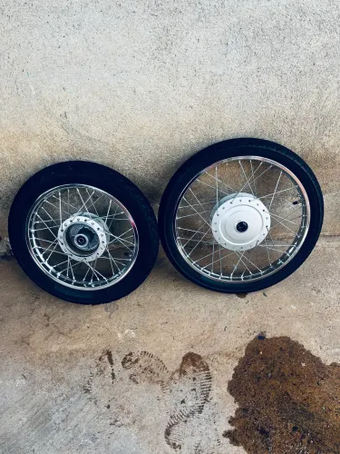 Roda da biz original com pneu