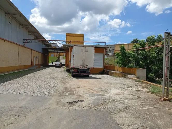 Excelente galpão 364m, 3 docas, condomínio em Viana