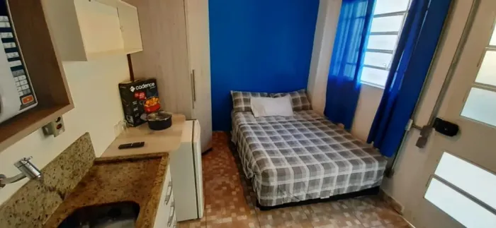 kit-net de casal, mobiliada localizada a 700 metros da estação saúde do metrô.