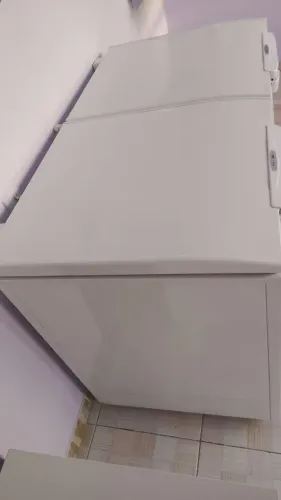 Vende-se , freezer e balcão