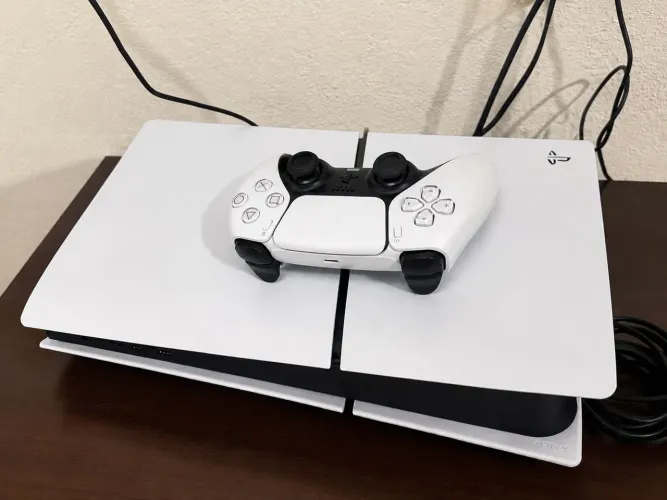 PS5 1TB, Novo com Garantia de Fábrica + 1 controle