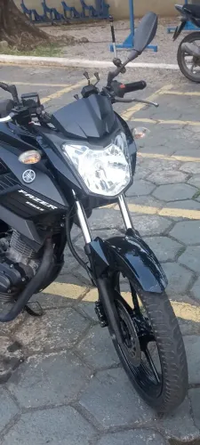 Vendo moto bem cuidada.