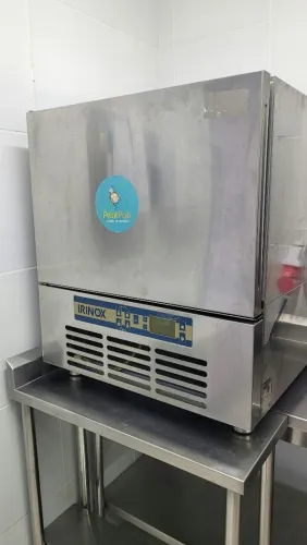 Congelador ultrarápido 15 kg - acompanha a mesa-suporte de inox