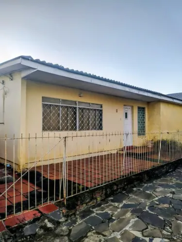 Casa em condomínio fechado no bairro Cristal em Porto Alegre/RS