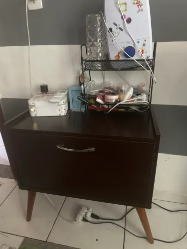 Móvel Multiuso Retrô / Mini Rack com Pés Palito - R$ 189