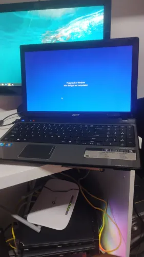 Notebook Acer i3 4gb HD de 320 tela de 15 bateria viciada