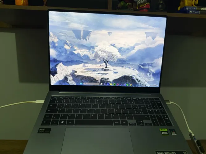 Galaxy Book4 Ultra - Core Ultra 9, RTX 4070, 32GB, 1TB, AMOLED 120Hz