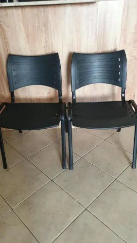 Cadeiras industrial duas unidades.