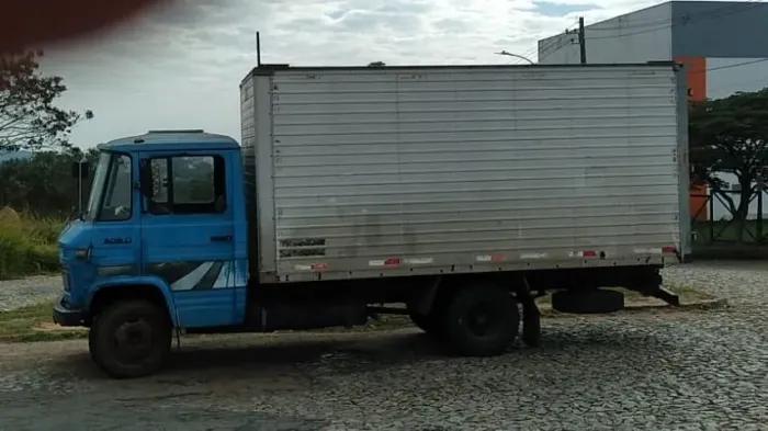 MB 608 baú