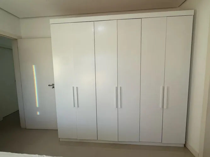 Guarda roupa 6 portas em MDF