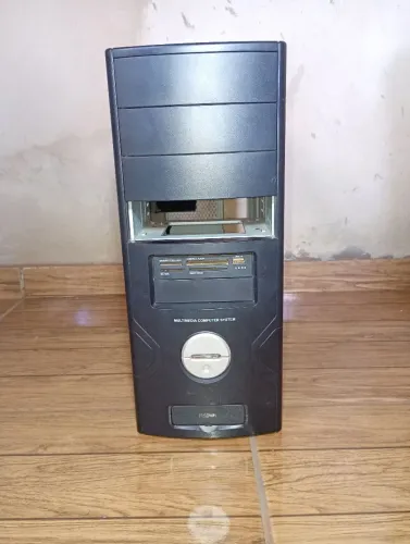 Gabinete para computador vazio