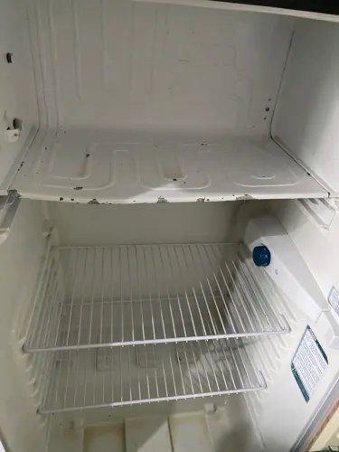 Vendo geladeira dayco luz interna queimada de resto funcionando