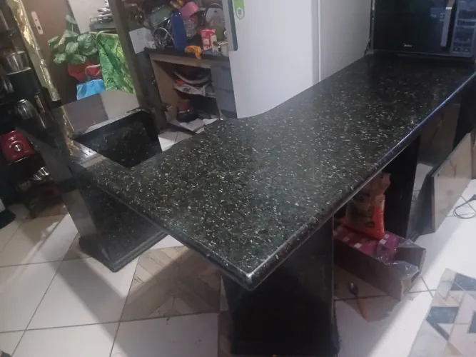 Vendo bancada ilha de mármore pra cooktop 160x160 pra desocupar