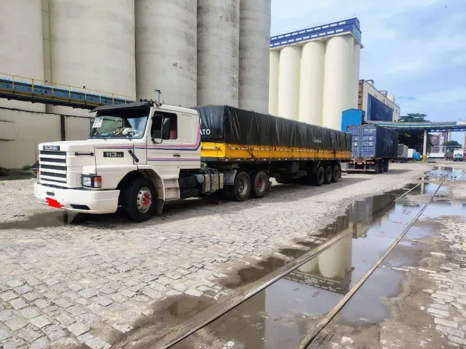 Vendo conjunto Scania 95 e carreta 96