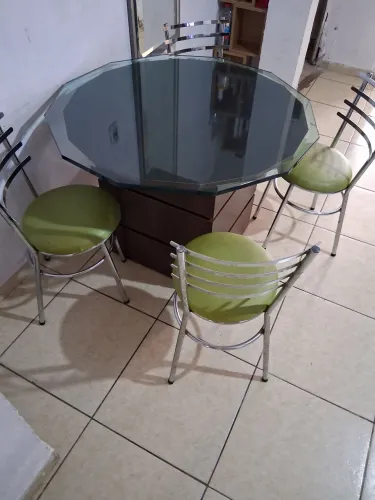 MESA + CADEIRAS 