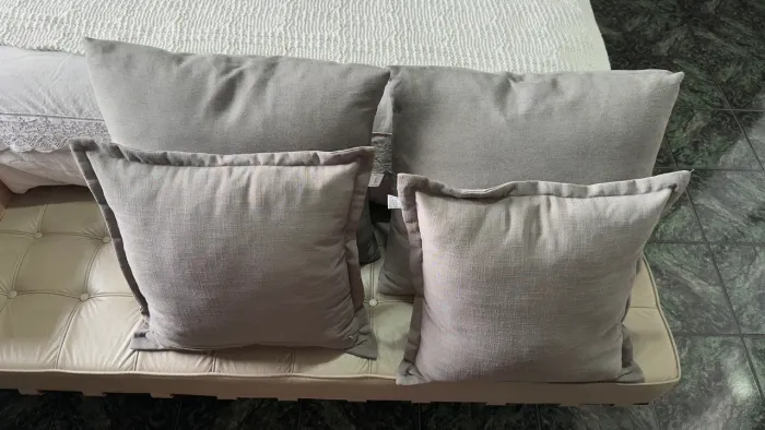 Conjunto 4 almofadas cinza em linho estado de novas