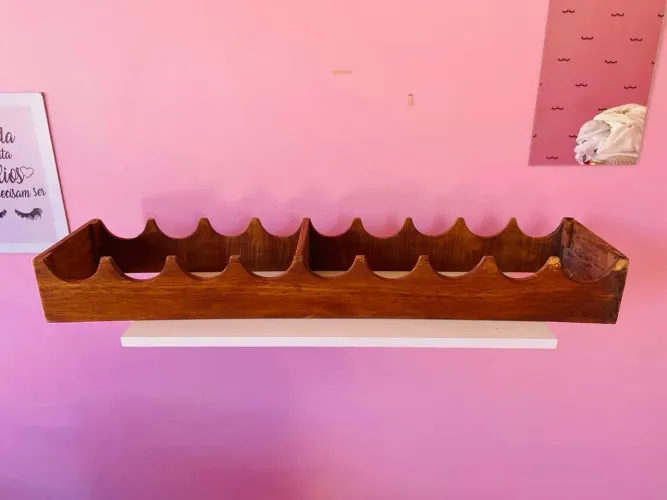 Porta vinhos de madeira maciça, estilo Rústico