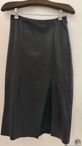 Saia de Couro Midi Charth Original ? Tamanho P | Elegante e Atemporal
