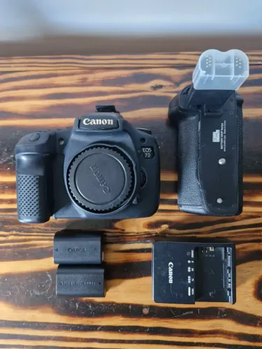 Canon 7D + Grip + 2 Baterias - Excelente estado