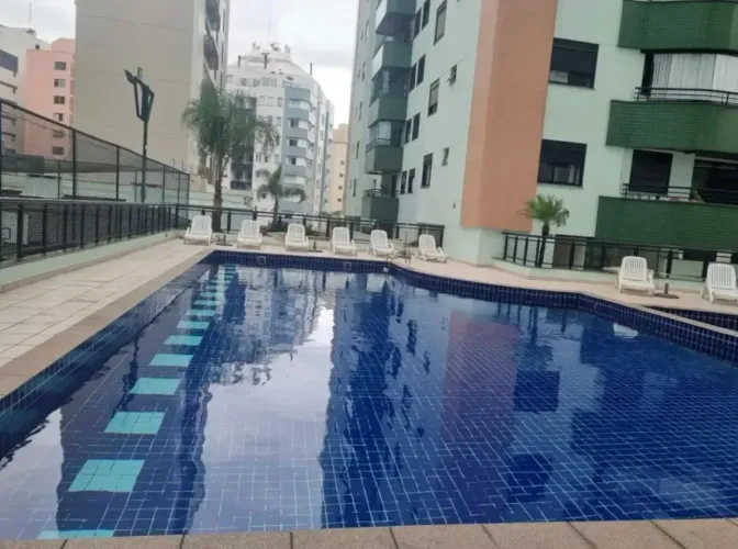 Oportunidade! Apartamento Reformado para venda com 3 dormitórios no Centro - Florianópolis