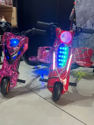 Drift elétrico 250w com chave e bluetooth (cada)