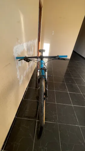 Vende-se bike aro 29 único dono pouco tempo de uso com par de freio absolute