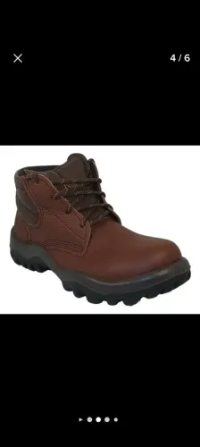 Bota de segurança  com biqueira em aço usada apenas 1 vez.