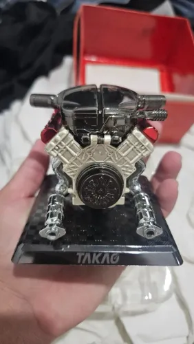 Motor v8 em miniatura