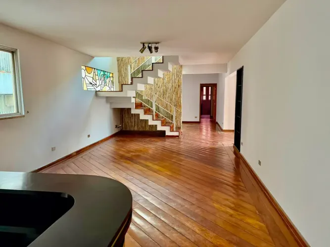 Excelente cobertura na Rua 9, Sol da Manhã, com 228 m² divididos em 4 quartos, sendo 1 suí