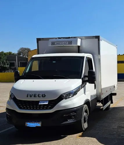 Iveco Daily 35-150 Branco - Ano 2022 - Baú Refrigerado