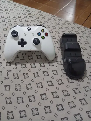 VENDO CONTROLE COM SUPORTE DE CARREGAMENTO