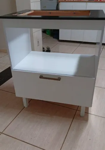 VENDO BALCÃO COZINHA COM NICHO E TAMPO PARA COOKTOP - BRANCO/MARMO.<br><br>Valor: 350