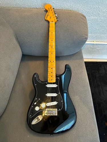 Fender Squier Stratocaster guitarra para canhoto