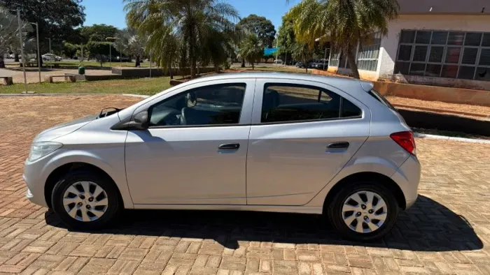Chevrolet Onix Hatch LS 1.0 8V Flex Power Mec. 4P 2016