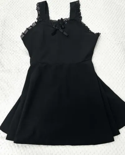 Vestido Encomendado Profissionalmente - Preto Gótico com Renda e Lacinho