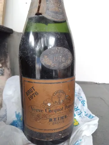 Veuve Clicquot Ponsardin Brut 1976 - Item de Coleção e Decoração (Safra Histórica).