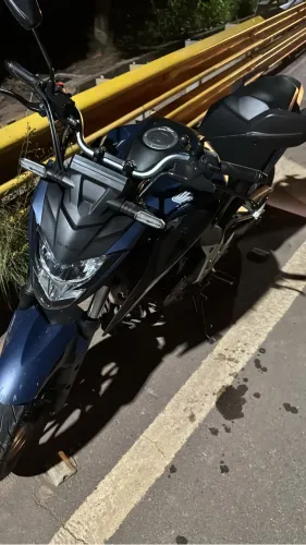 Moto está zerada cb300F 