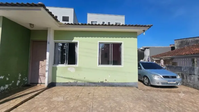 Casa 2 Quartos - Aluguel - Condomínio Fechado.