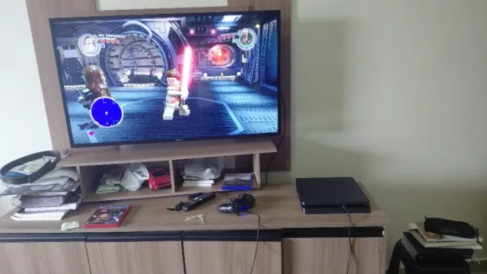 PS4 Slim 1TB Bundle God of War Ragnarök Completo na Caixa + Manuais