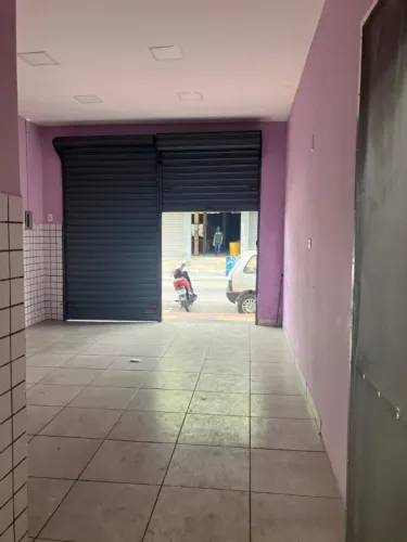 Alugo loja com banheiro e cozinha (46m²)no Retiro VR