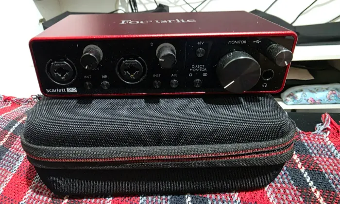 Placa de audio Focusrite Scarlett 2i2 3° geração