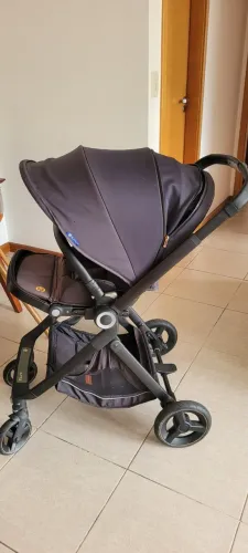 Carrinho de bebê importado